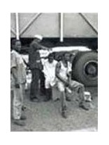 UN DIEU AU BORD DE LA ROUTE